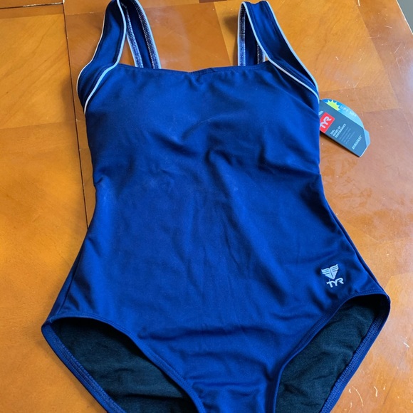 Brand new women’s TYR Swimsuit! - Picture 1 of 4